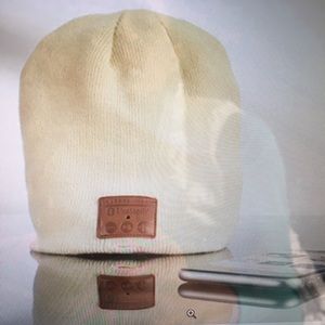 NWT. Bluetooth Sharper image Smartphone Beanie